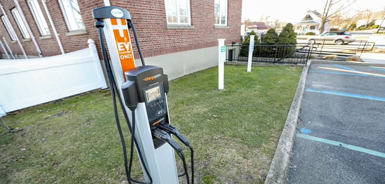 The electric vehicle charging station behind Smithtown Town Hall in 2021. Credit: Newsday/John Paraskevas